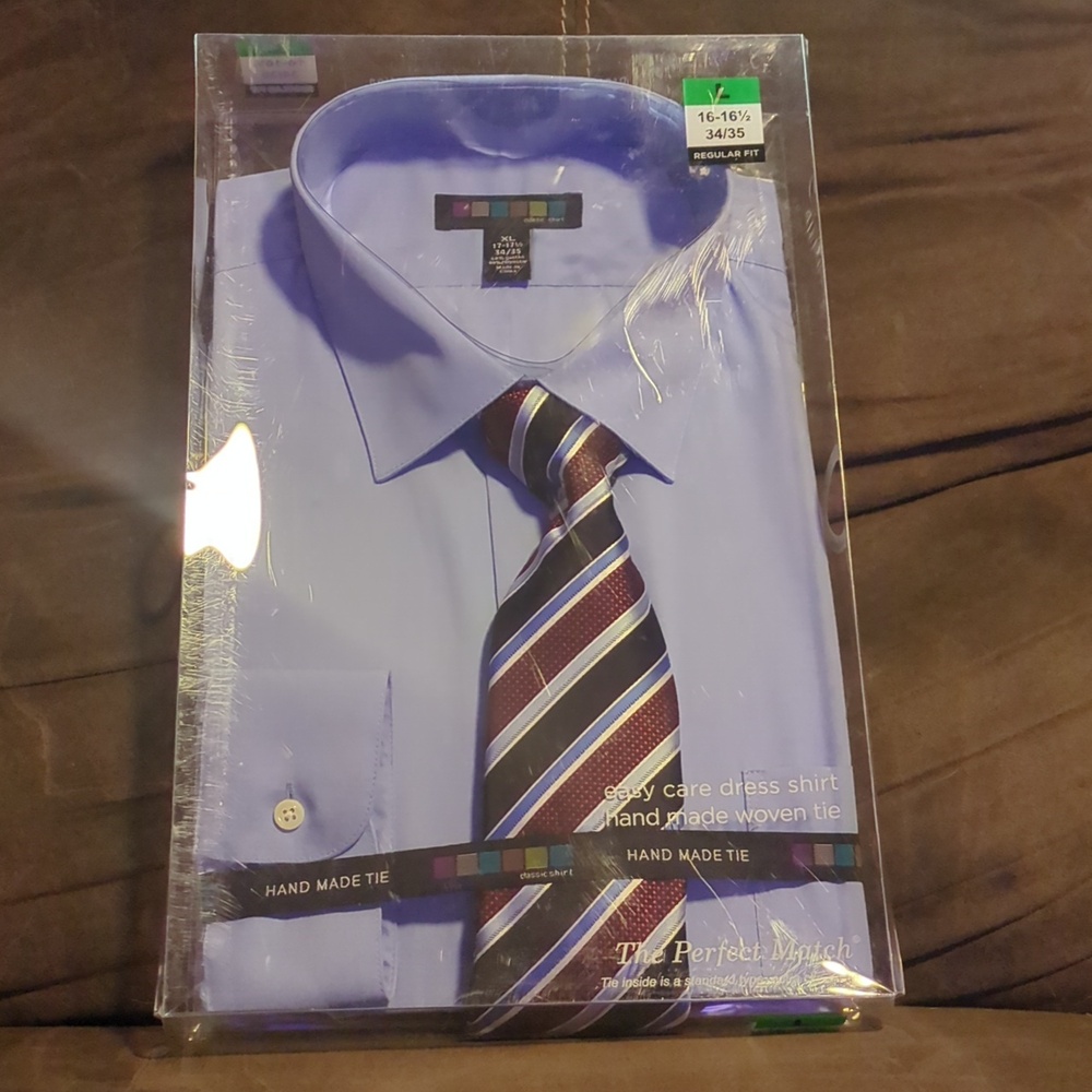 XL Classic LS Light Blue Men's Dress Shirt with matching striped neck tie